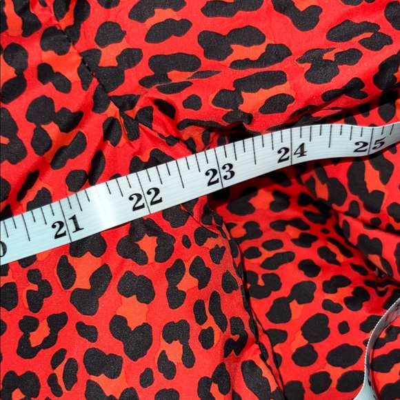 Like New - Fabletics Wander Cropped Puffer Jacket - Picture 9 of 10